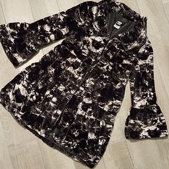 Sharon Young Jackets & Blazers - Was $62. EUC Sharon Young Faux Fur Swing Jacket